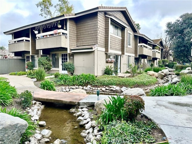 Primary Photo - 289 Streamwood