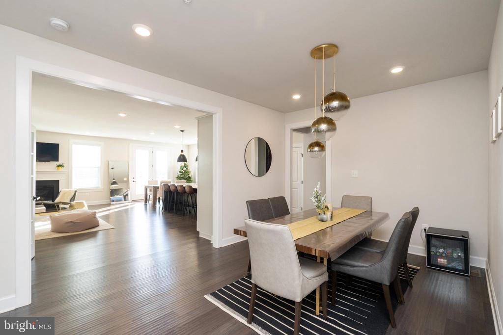 Primary Photo - 700 Quarry Point Rd