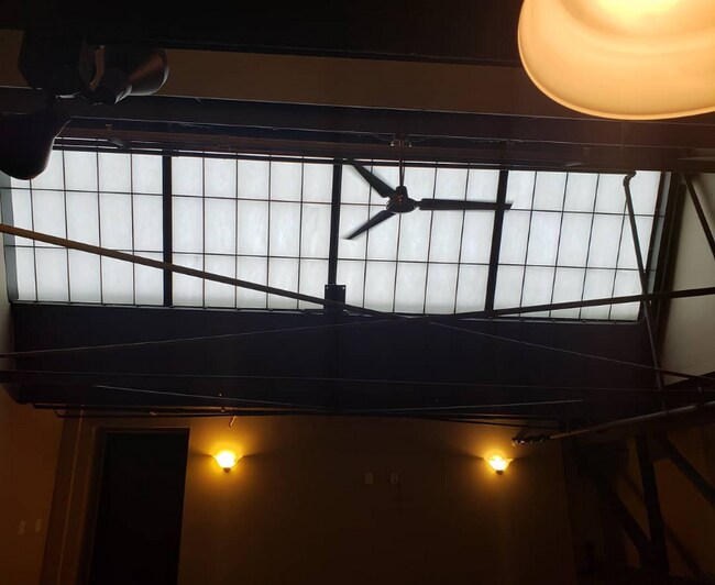 Building Photo - 411 Brady St