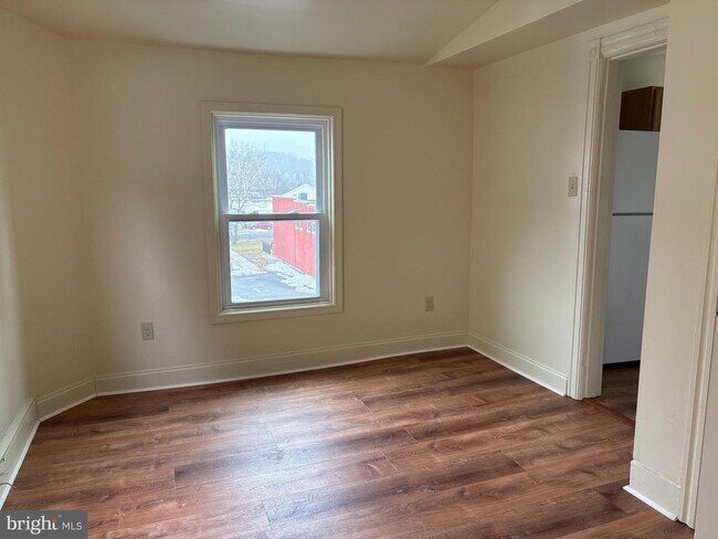 Foto del edificio - 330 E Chestnut St