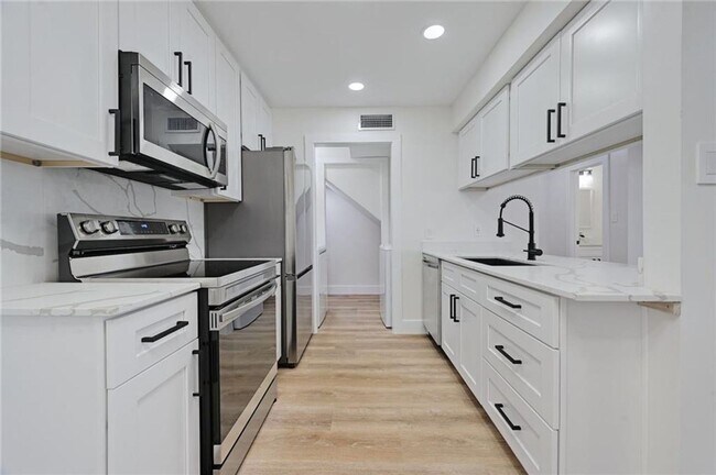 Foto del edificio - 3511 Alpine Cir