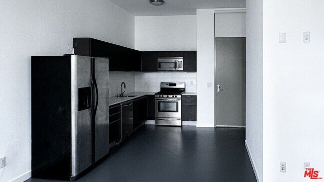 Building Photo - 1912 Broadway