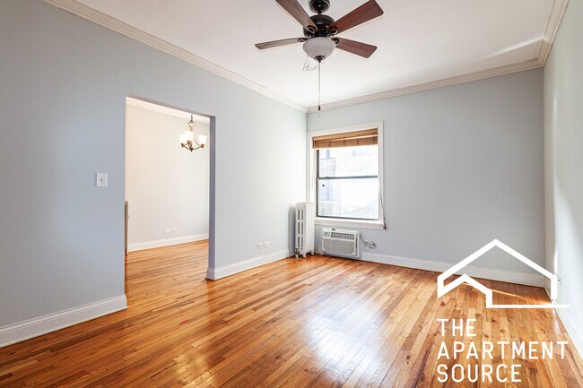 Foto del edificio - 736 W Addison St