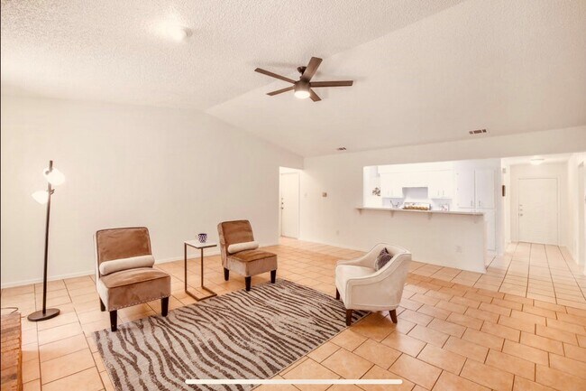 Foto del edificio - 8414 Danville Dr