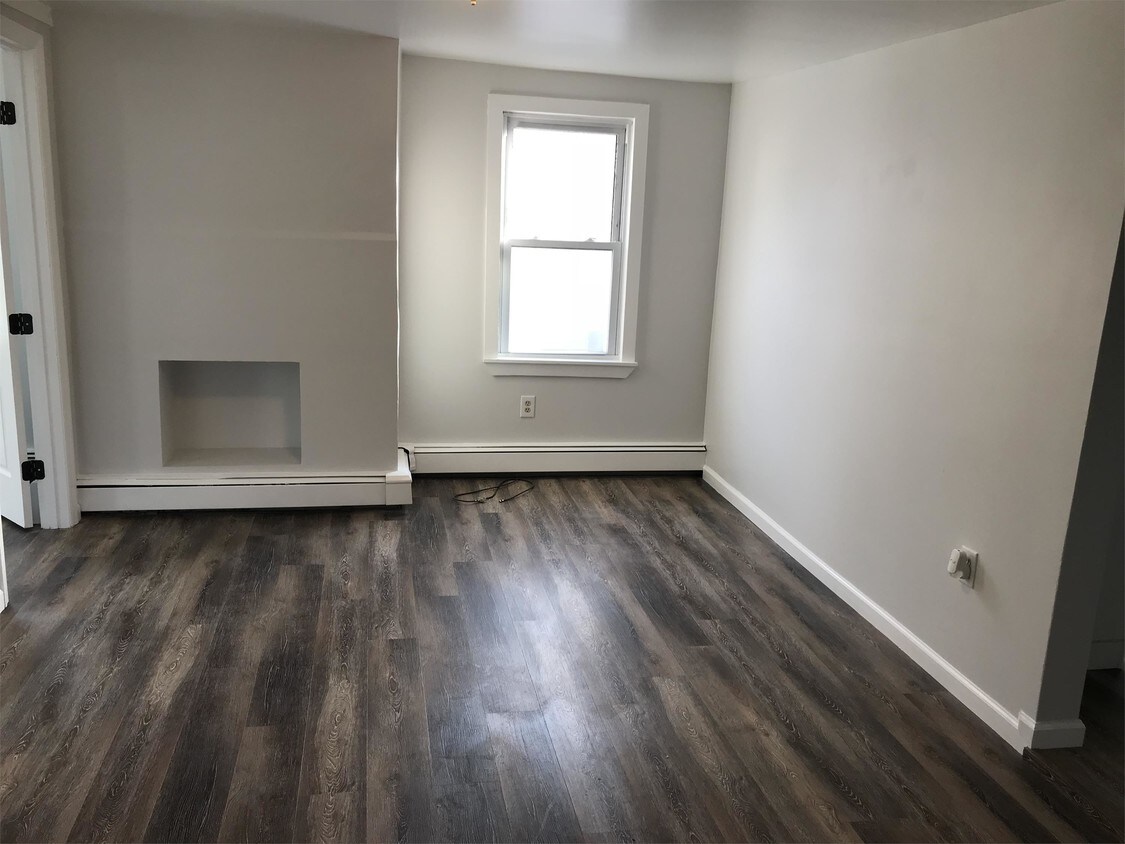 Primary Photo - 114 N Broad St