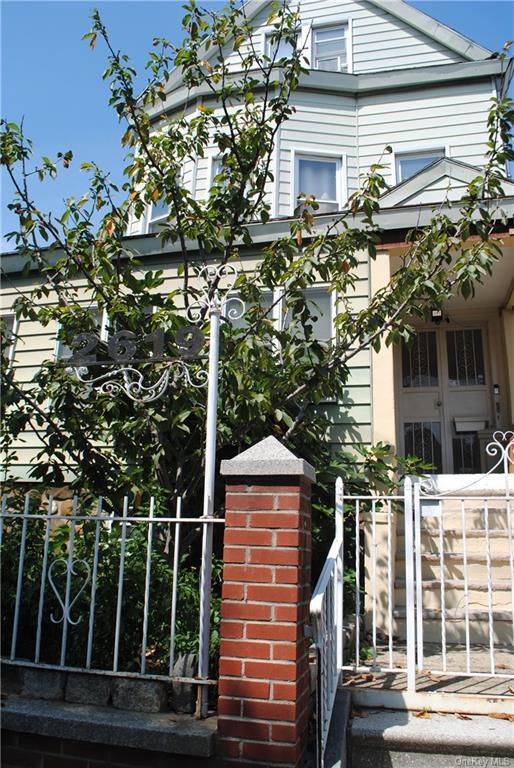 2619 St Raymond Ave, The Bronx, NY 10461 Room for Rent in The Bronx