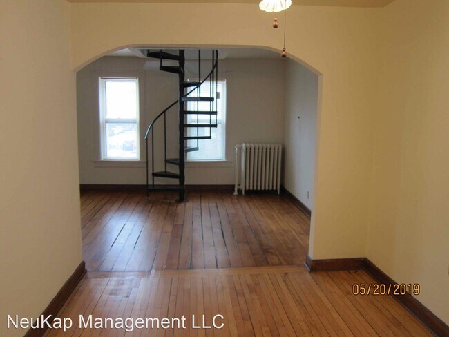 Building Photo - 901 E Clarke St