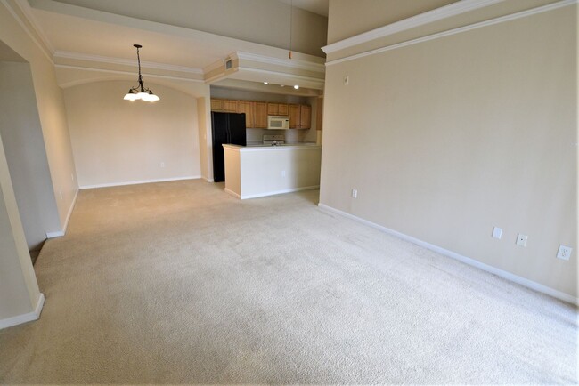 Foto del edificio - SPACIOUS 2 bed 2 bath Hunters Creek CONDO ...