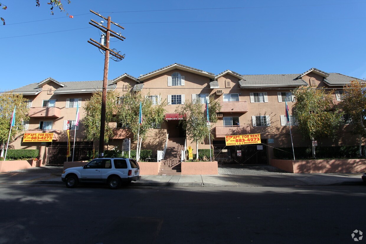 Woodland Pointe Apartments Apartments 6912 Milwood Ave Canoga Park