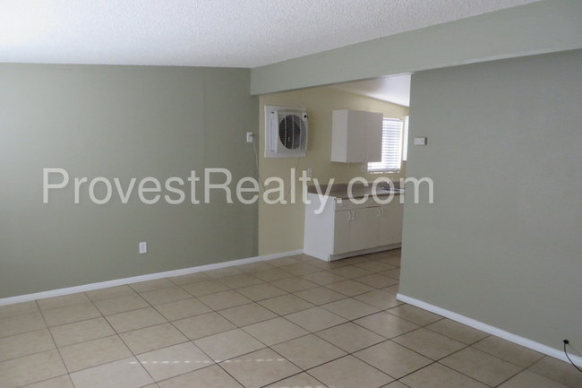 Foto del edificio - 15330 Condor Rd