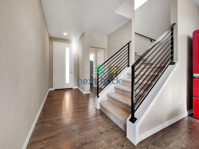 Building Photo - Gorgeous 3 Bed 2.5 Bath for Rent!