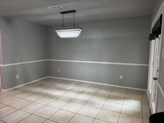Building Photo - Stunning 3 Bed, 2 Bath Home in Sunridge Subdivision