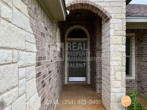 Building Photo - 1917 Carriage House Dr