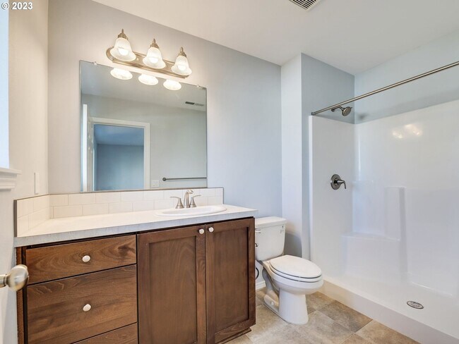 Foto del edificio - 3 bedroom/ 2 bathroom New Construction Spr...