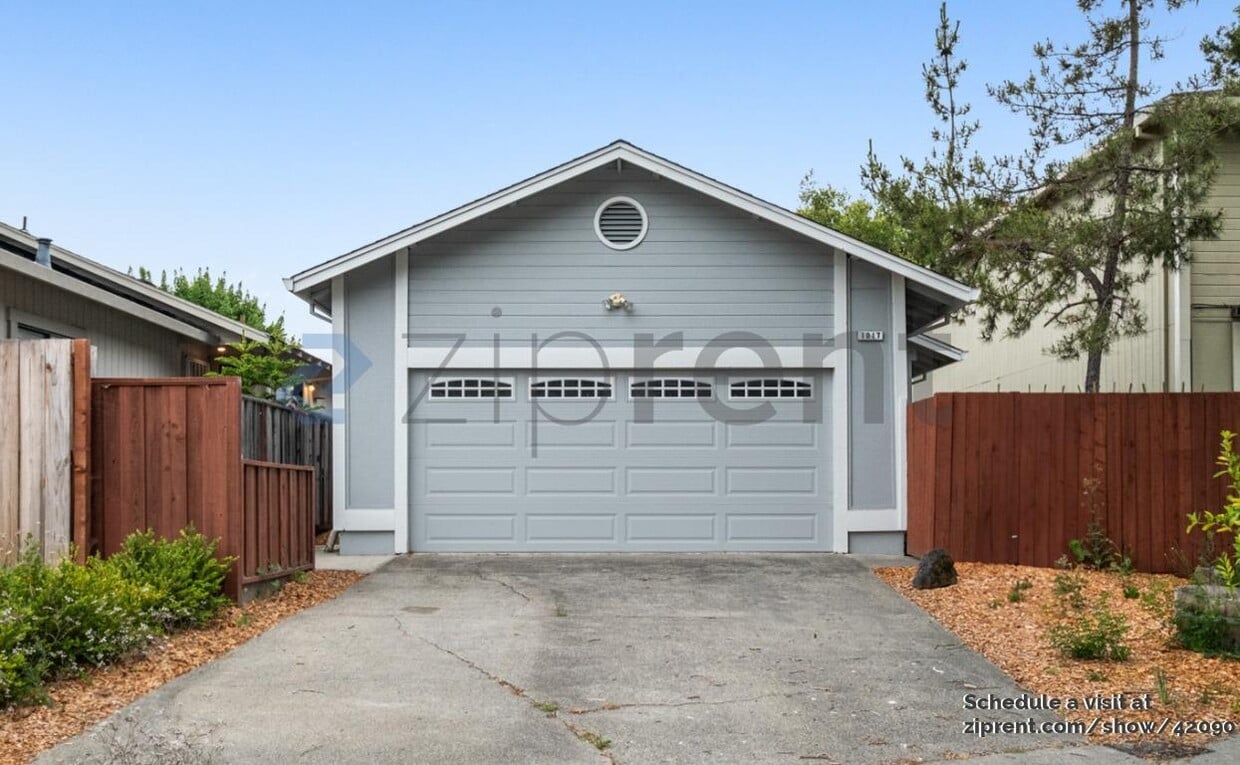 Primary Photo - 1017 Stanislaus Way