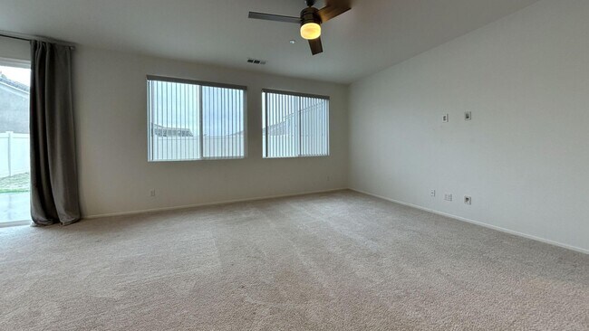 Foto del edificio - MOVE IN SPECIAL!! Charming 3 Bedroom 2 Bat...