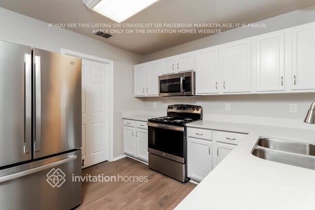 Building Photo - 9226 Pacific Maple