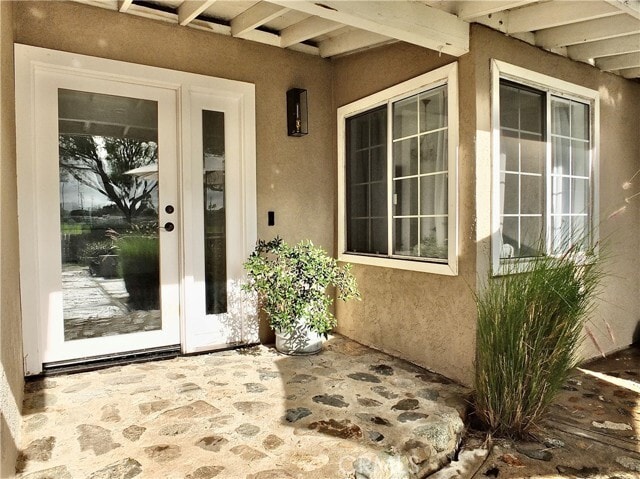 Foto del edificio - 220 Loyola Rd