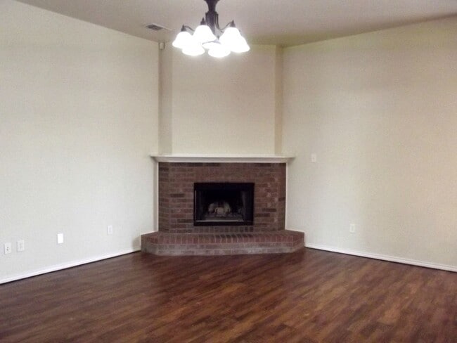 Building Photo - Large 3/2/2 Home in Monterey - Frenship School District