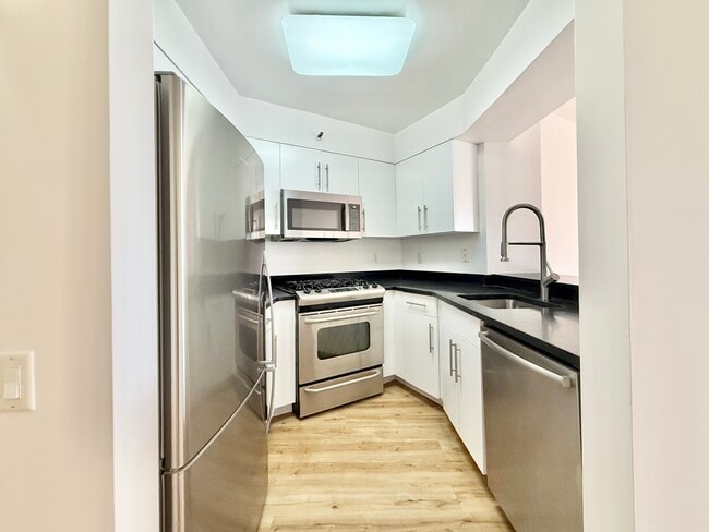 Building Photo - 25 Forest St