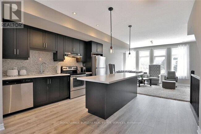 Photo du bâtiment - 65 Esplanade Ln