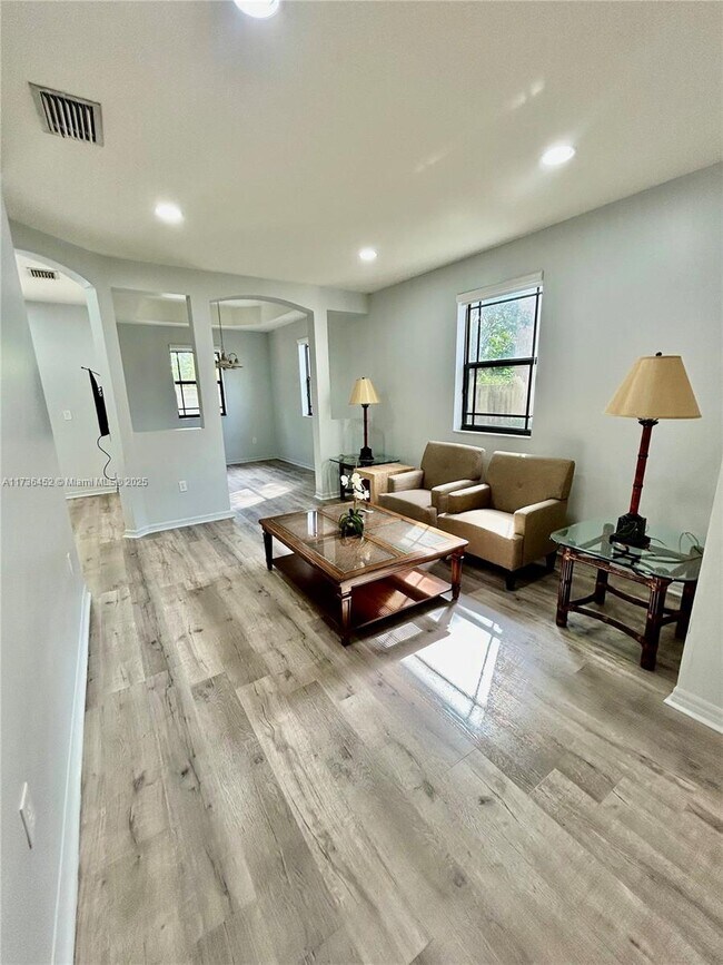 Photo - 607 NE 35th Ave House