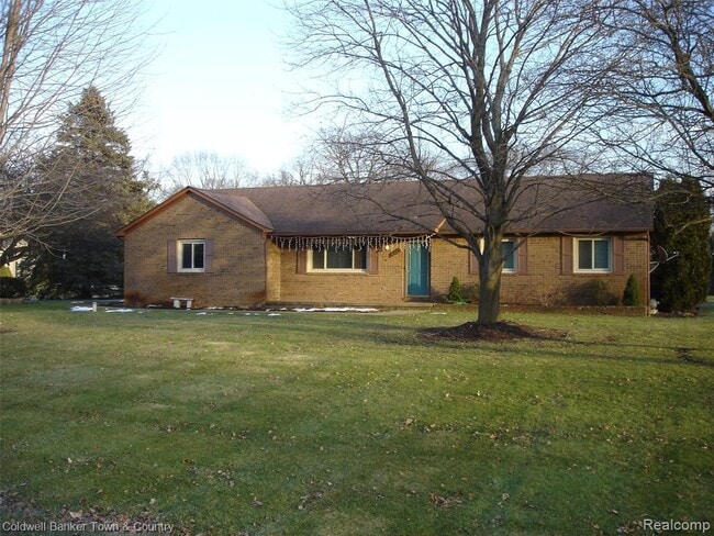 Building Photo - 3363 Watersedge Dr