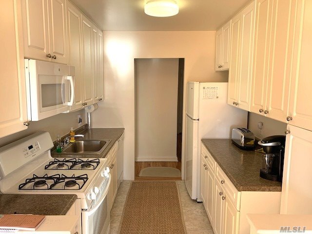 Building Photo - 210 Shore Rd