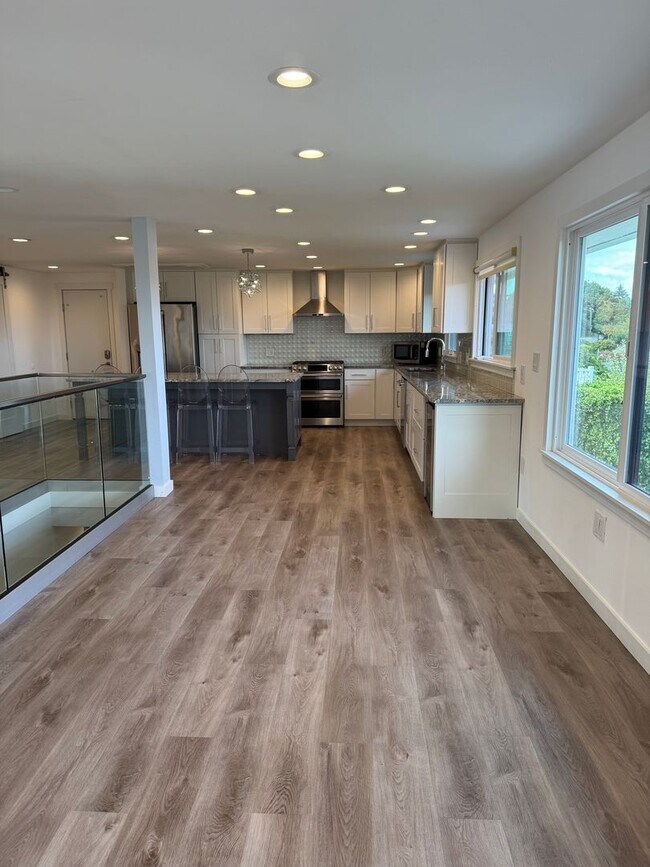Building Photo - 4Bd/3Ba Seattle House