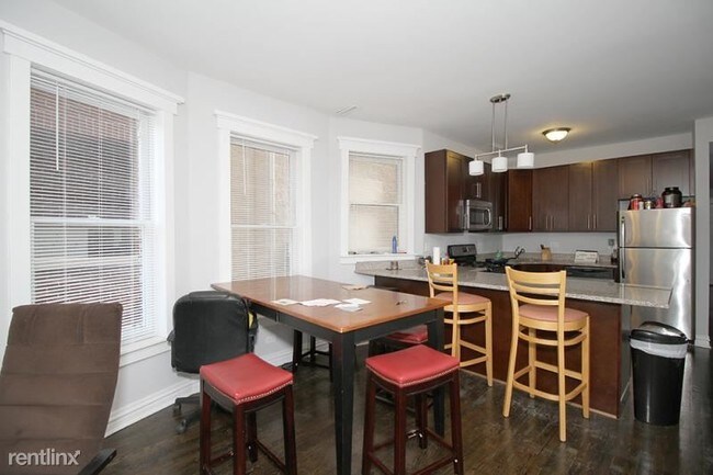 Foto del edificio - 3940 N Southport Ave