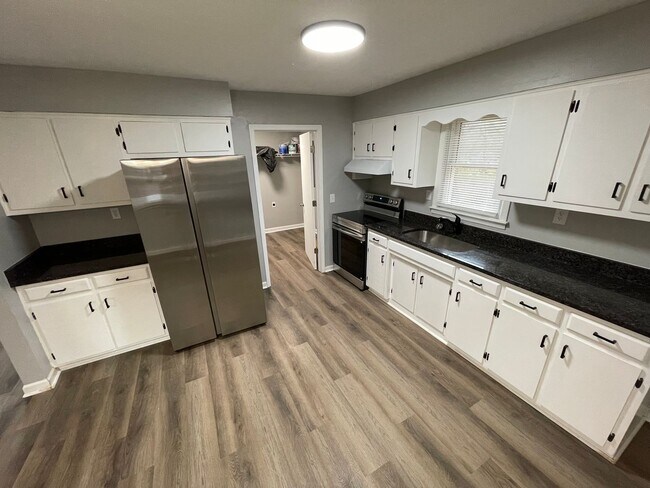 Foto del edificio - Brick Home For Rent Shelbyville