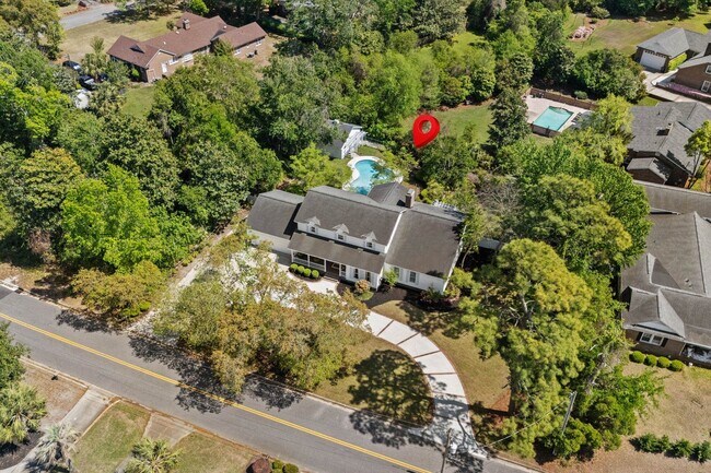 Foto del edificio - 5704 Woodside Ave