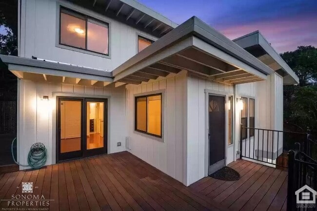 Foto del edificio - Beautiful 4bd/3.5ba Updated Custom House with Valley Views