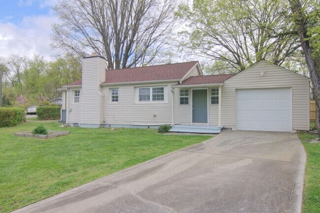 Foto del edificio - Knoxville 37917 - 2 bedroom, 1 bath home -...