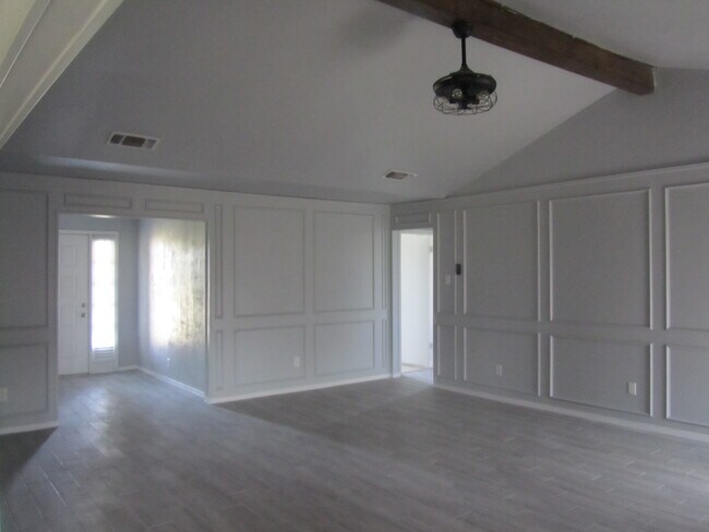 foyer and family room - 1330 Maxwell Rd