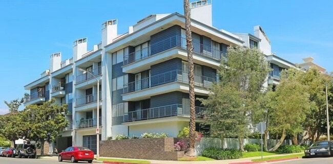 Building Photo - 1120 Granville Ave