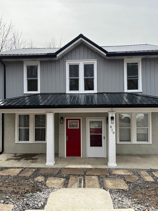 Building Photo - 810 College Ave