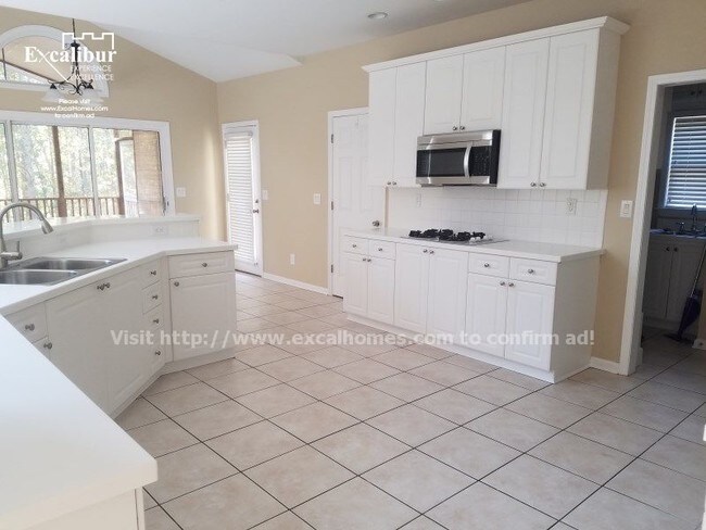 Foto del edificio - 3810 Regal Oaks Dr