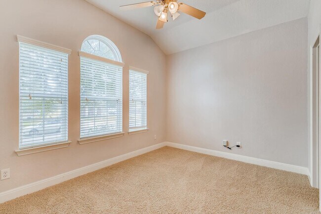 Building Photo - 3BR/3 Bath with Upstairs Bonus Room in Cib...