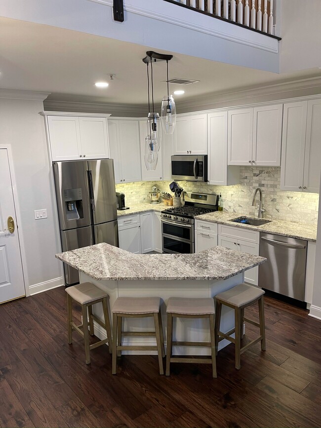 Building Photo - 2401 Ramapo Ct