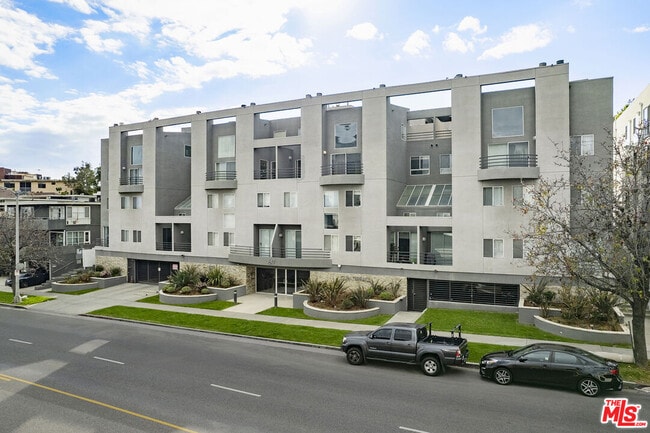 Building Photo - 1617 S Beverly Glen Blvd