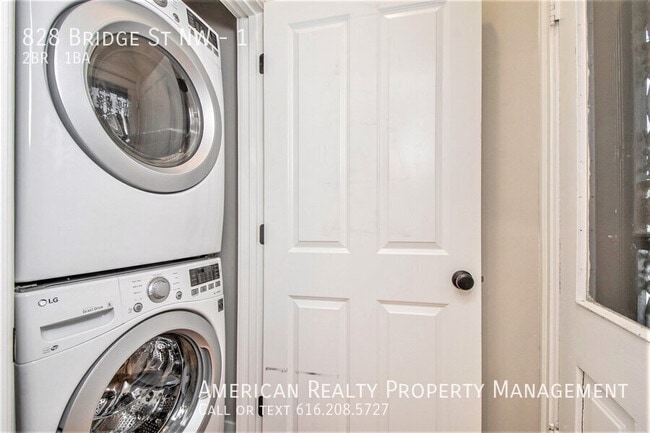 Foto del edificio - 828 Bridge St NW