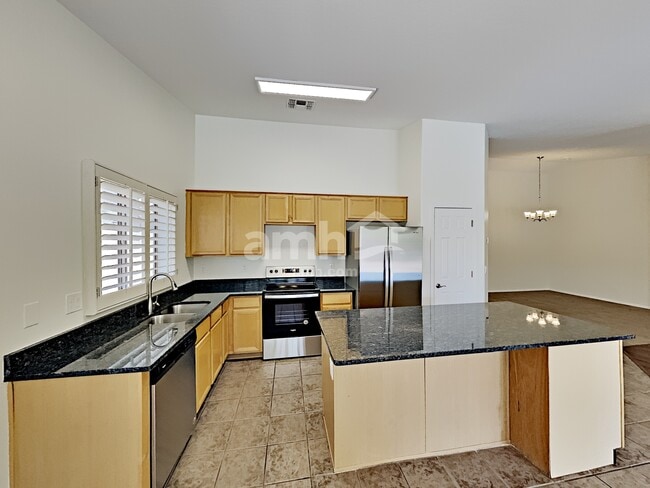 Building Photo - 12729 W Earll Dr
