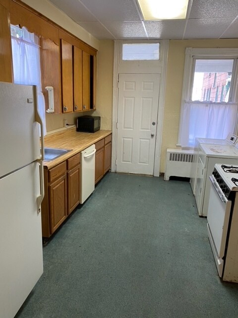 Kitchen - 58 E Bennett St