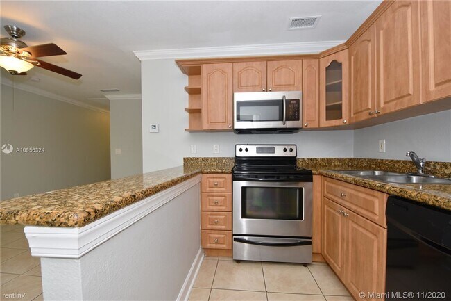 Foto del edificio - 1 br, 1 bath Condo - 5100 NE 12th Ter
