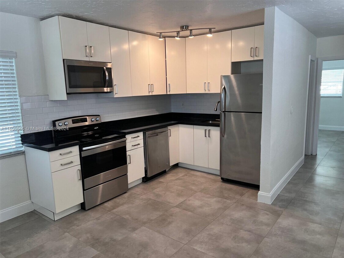 Foto principal - 3684 NE 11th Ave