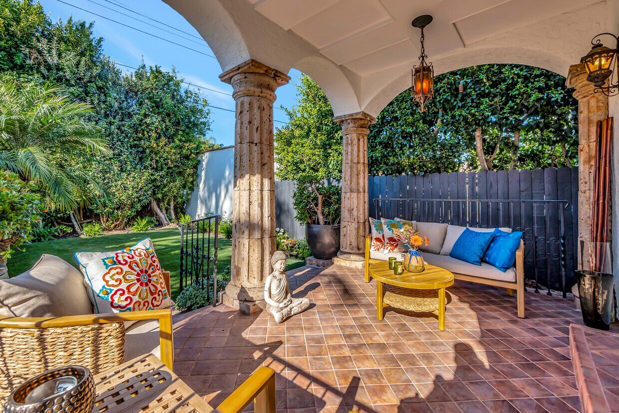 Foto principal - 341 N Croft Ave