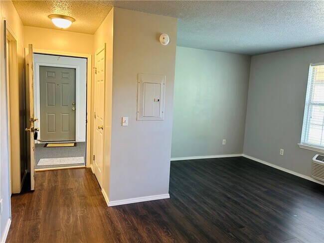 Foto del edificio - 3701 W Cedar St
