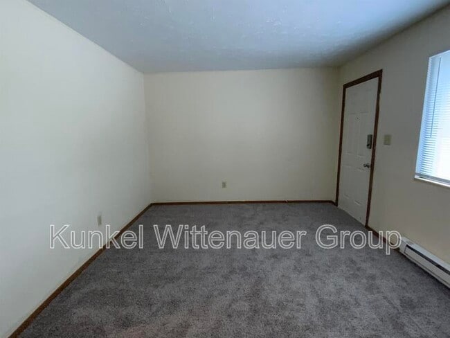 Building Photo - 2611 Sierra Dr