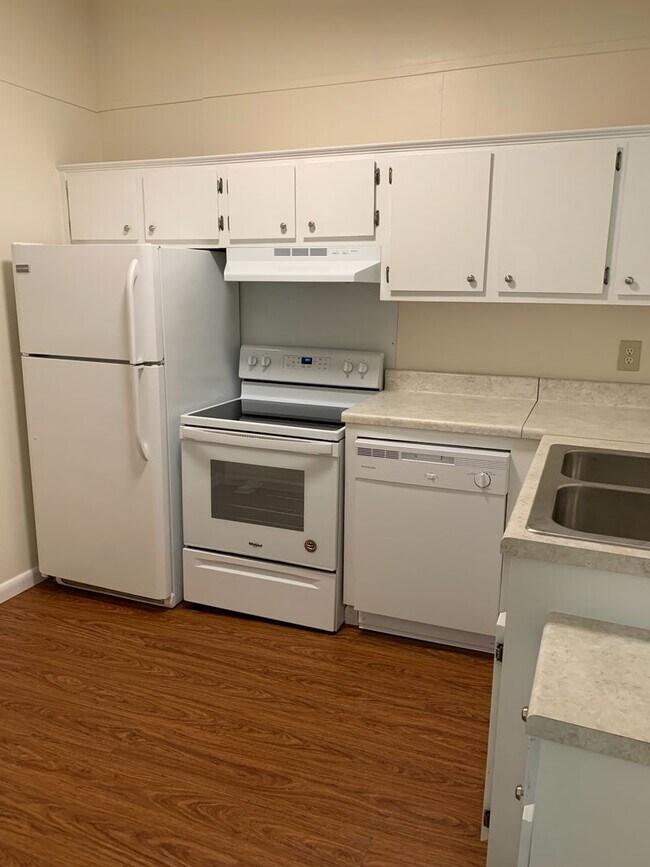 Foto del edificio - 174-174 Hart Ave